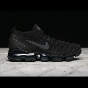 Men’s Nike Air VaporMax Flyknit 3 Marathon 
Running Shoes- Triple Black -Size 11